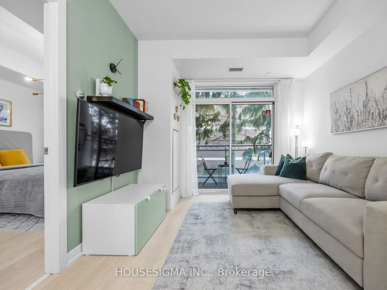223, St.Clair, Casa Loma, Toronto