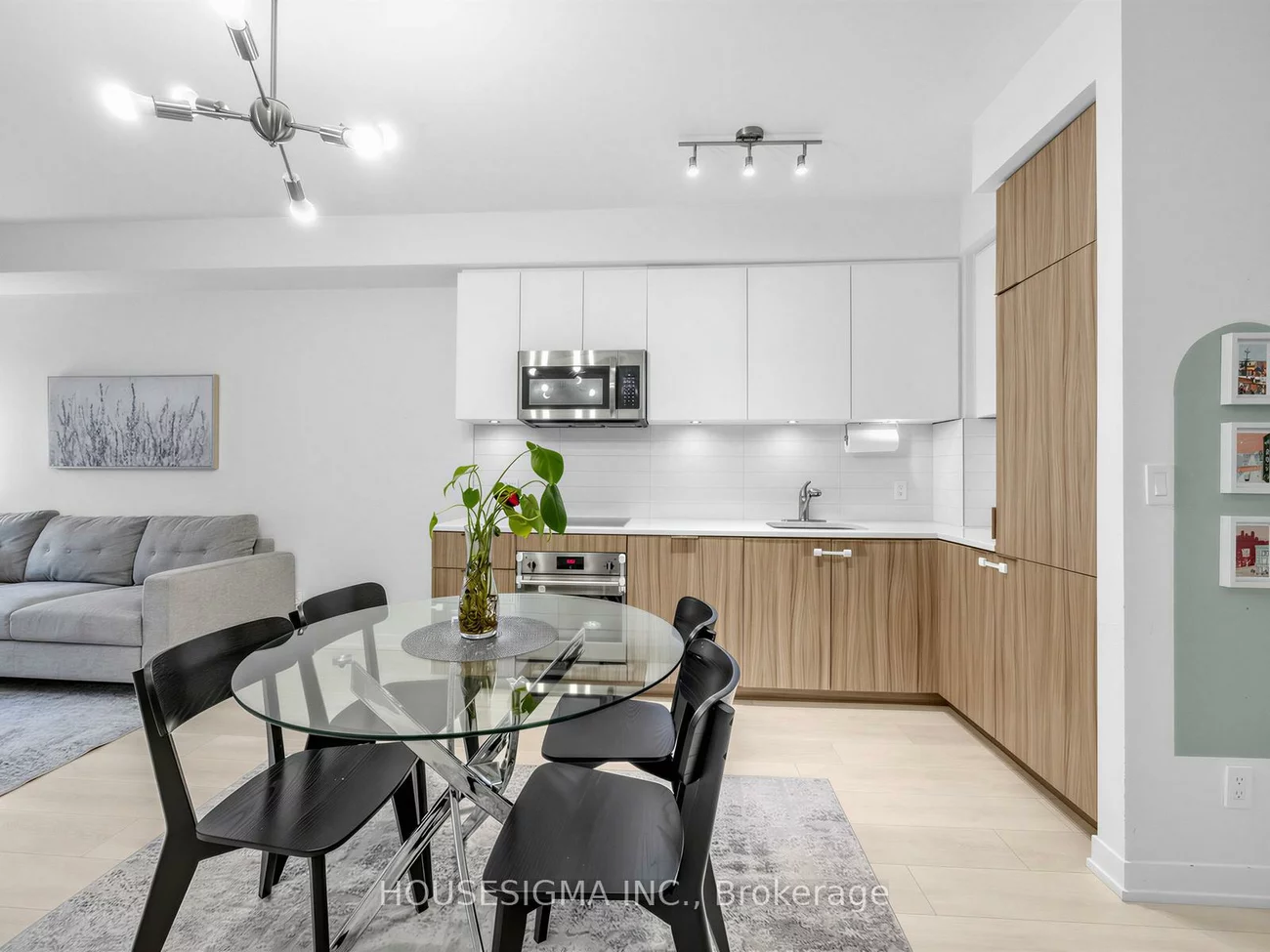 223, St.Clair, Casa Loma, Toronto