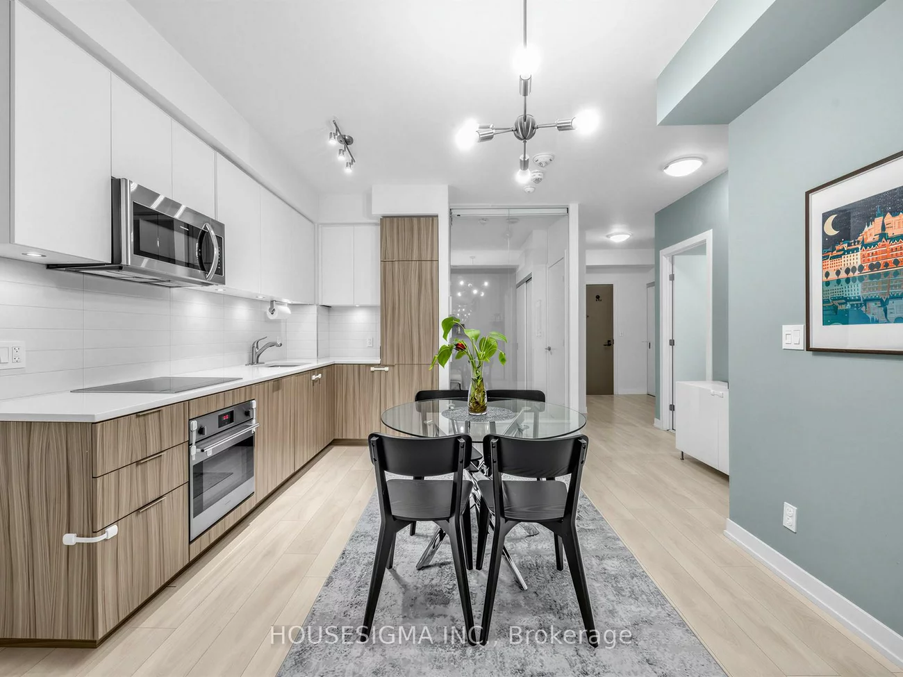 223, St.Clair, Casa Loma, Toronto