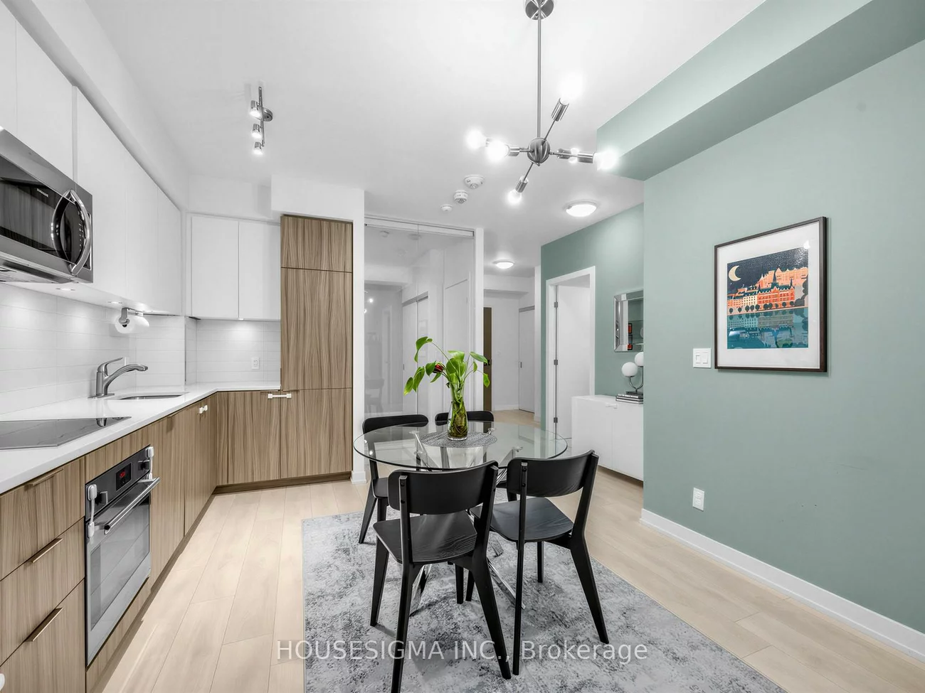 223, St.Clair, Casa Loma, Toronto