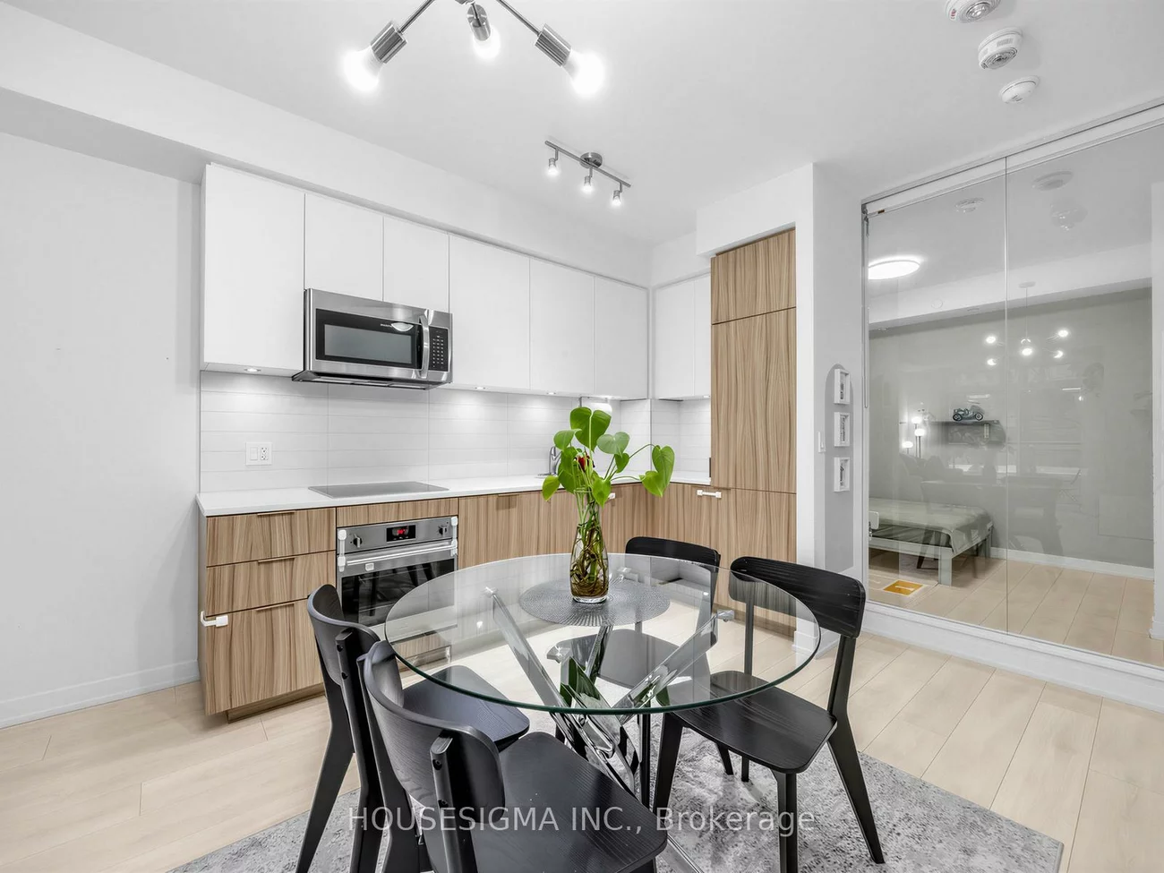223, St.Clair, Casa Loma, Toronto