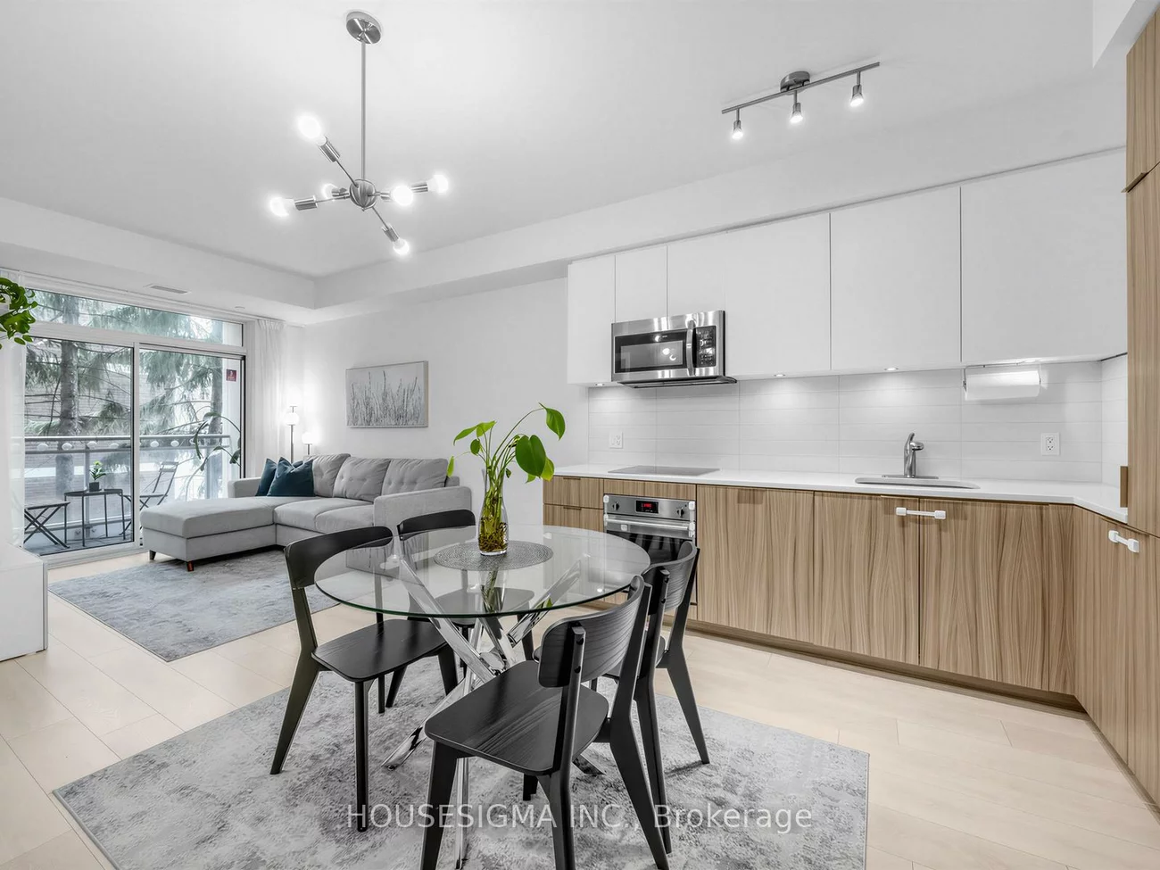 223, St.Clair, Casa Loma, Toronto