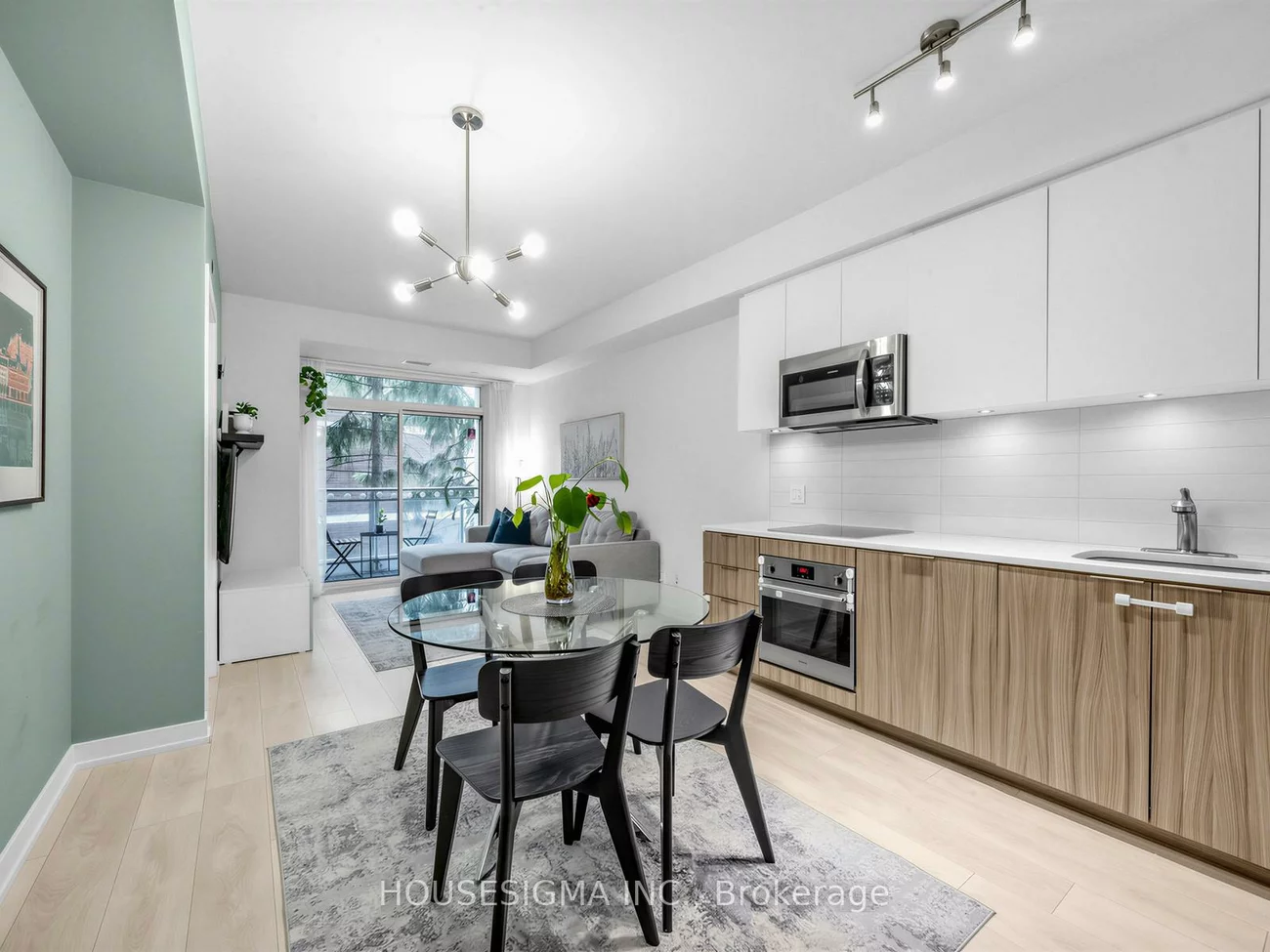 223, St.Clair, Casa Loma, Toronto