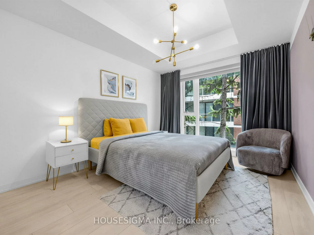223, St.Clair, Casa Loma, Toronto