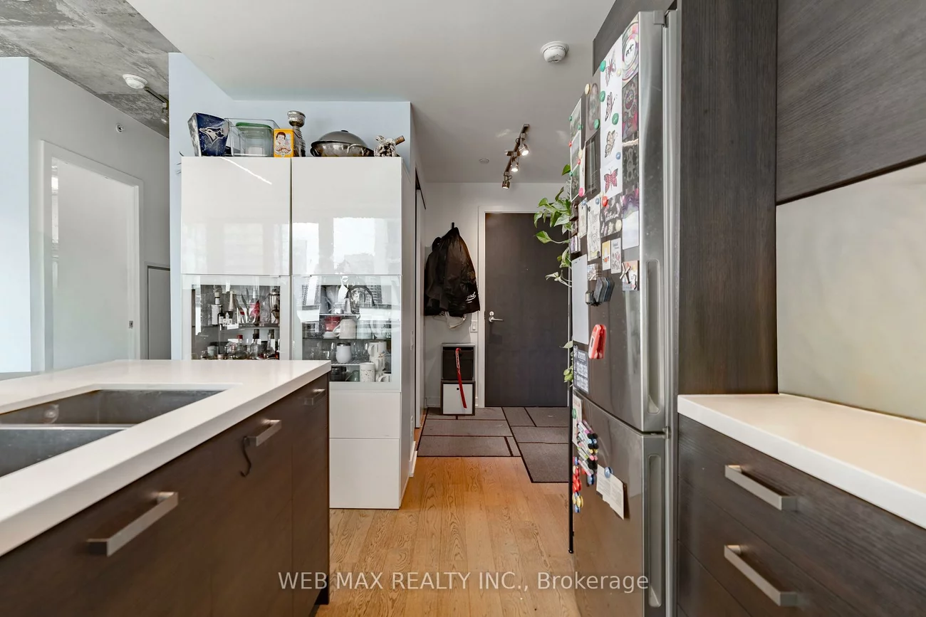 11, Charlotte, Waterfront Communities C1, Toronto