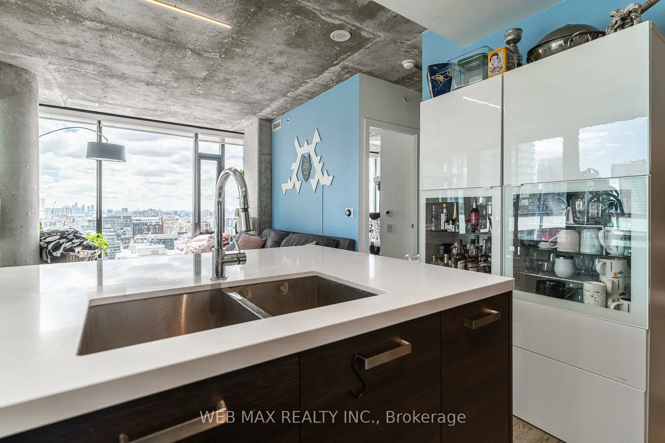 11, Charlotte, Waterfront Communities C1, Toronto