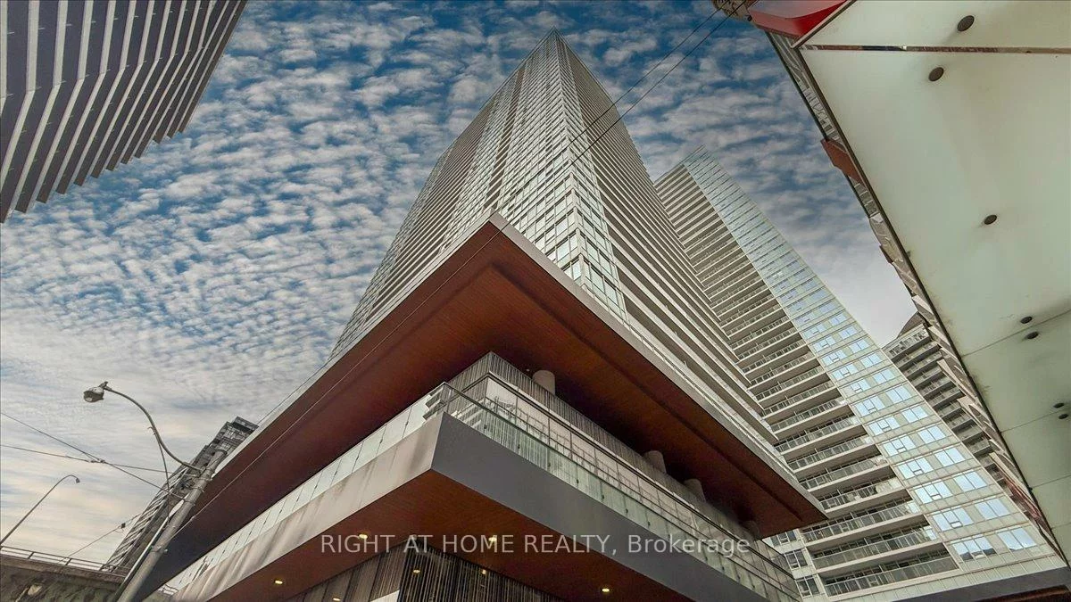 19, Bathurst, Waterfront Communities C1, Toronto