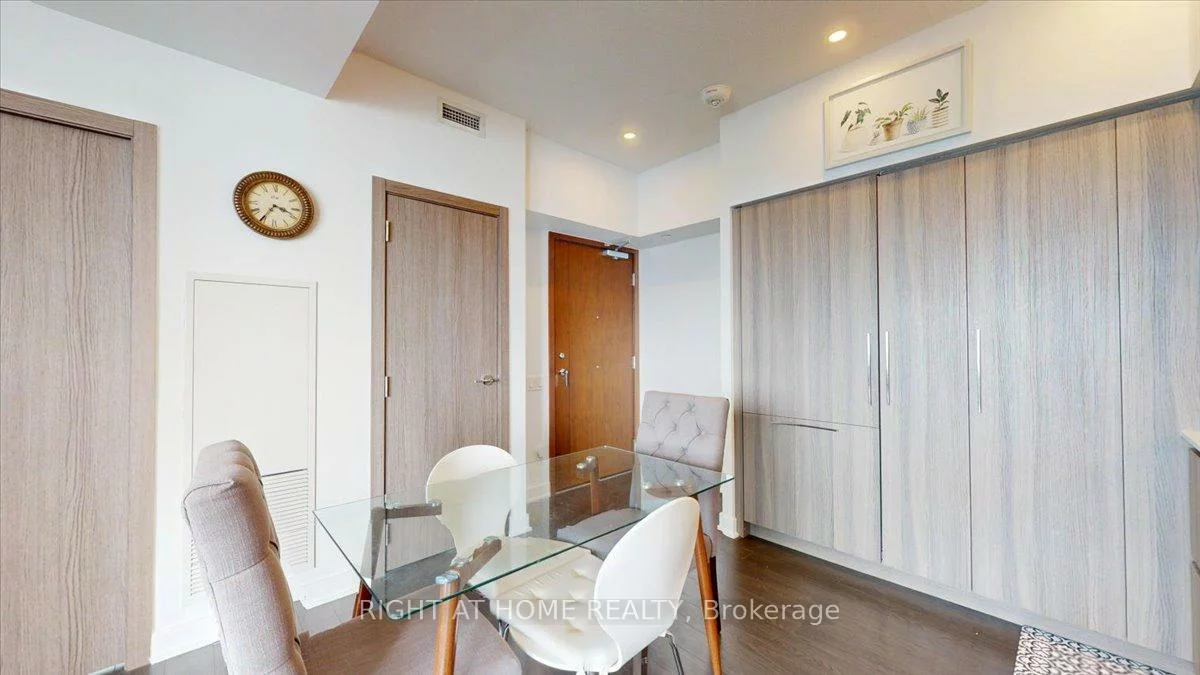 19, Bathurst, Waterfront Communities C1, Toronto