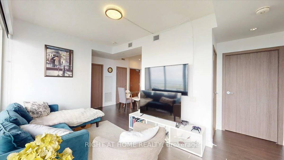 19, Bathurst, Waterfront Communities C1, Toronto