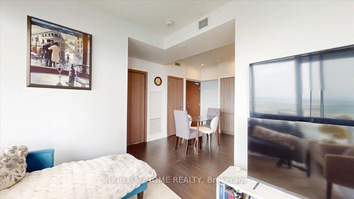 19, Bathurst, Waterfront Communities C1, Toronto