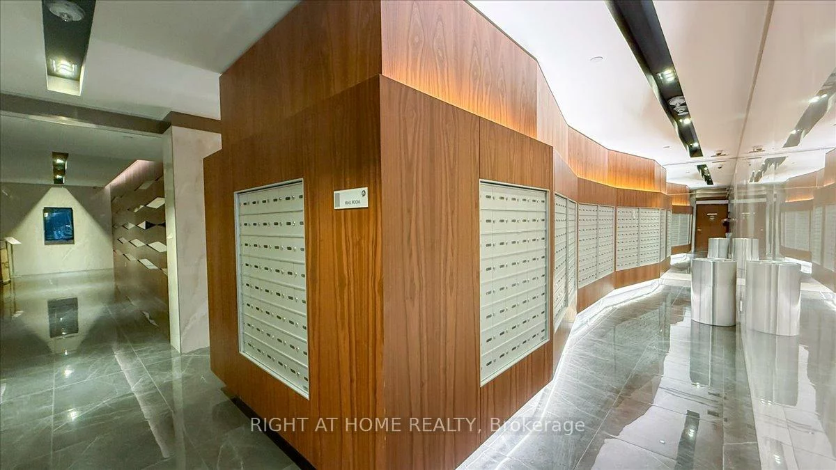 19, Bathurst, Waterfront Communities C1, Toronto