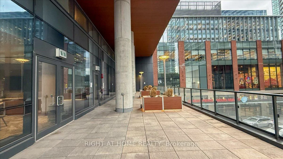 19, Bathurst, Waterfront Communities C1, Toronto