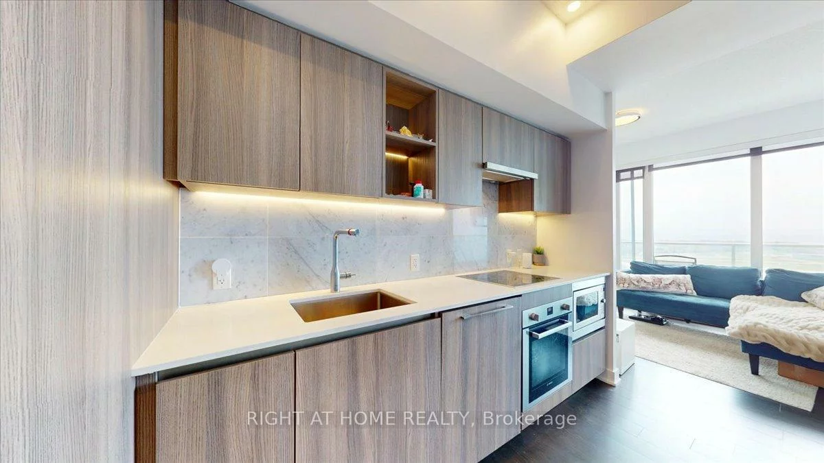 19, Bathurst, Waterfront Communities C1, Toronto