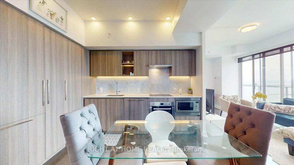 19, Bathurst, Waterfront Communities C1, Toronto