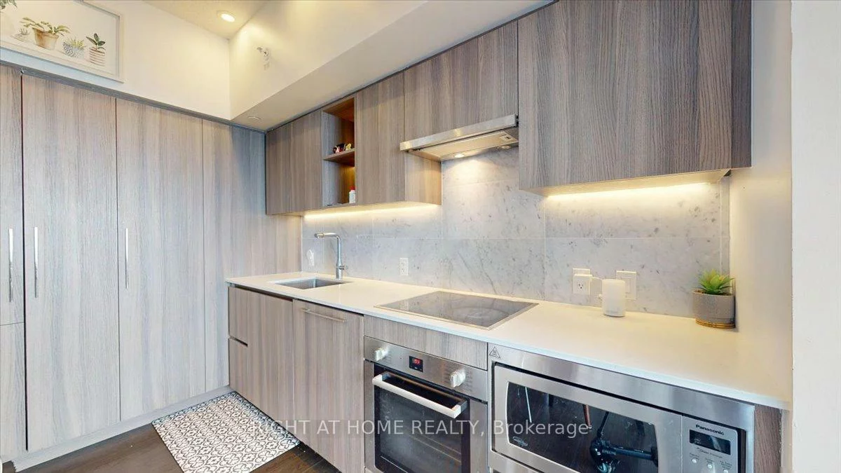 19, Bathurst, Waterfront Communities C1, Toronto