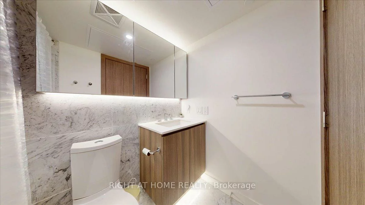 19, Bathurst, Waterfront Communities C1, Toronto