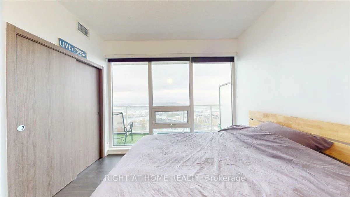 19, Bathurst, Waterfront Communities C1, Toronto