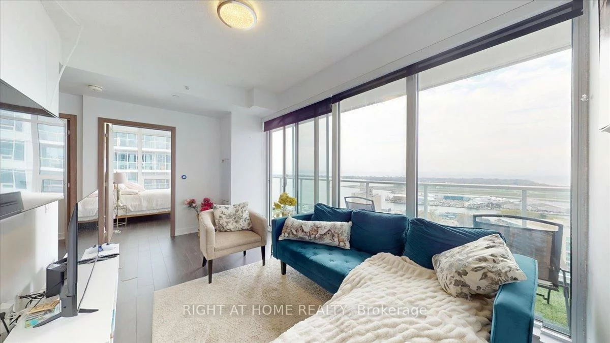 19, Bathurst, Waterfront Communities C1, Toronto