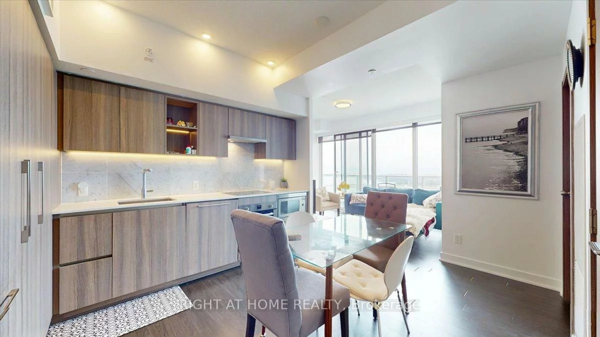 19, Bathurst, Waterfront Communities C1, Toronto