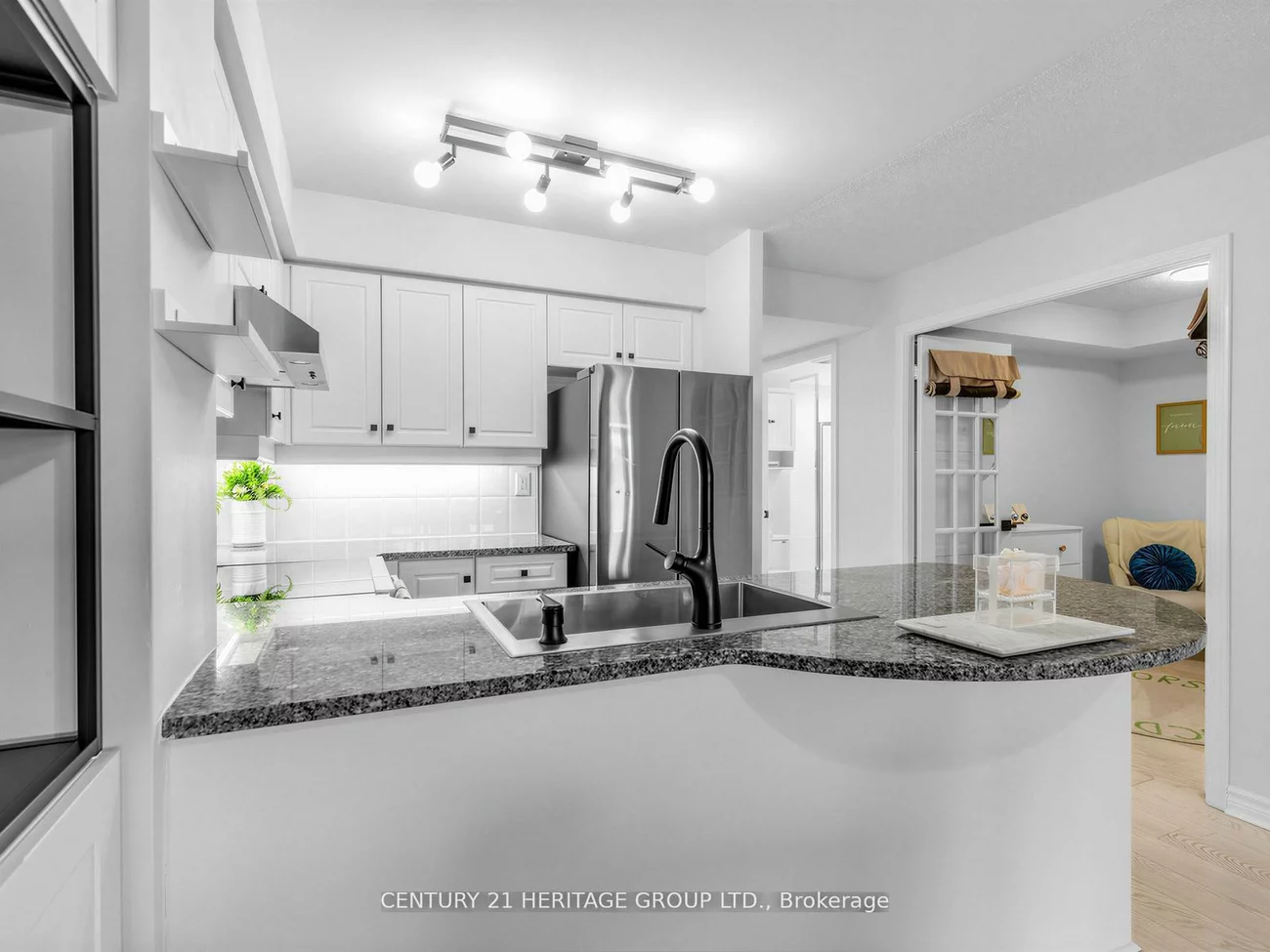 8, Rean, Bayview Village, Toronto