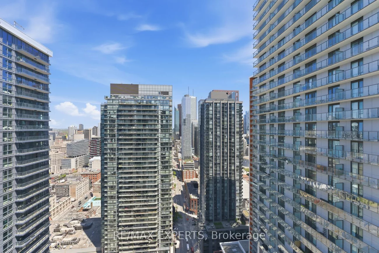 101, Peter, Waterfront Communities C1, Toronto