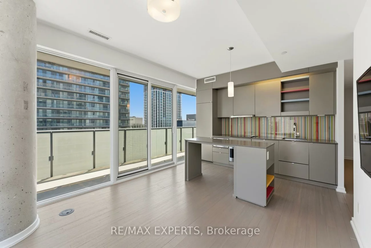 101, Peter, Waterfront Communities C1, Toronto