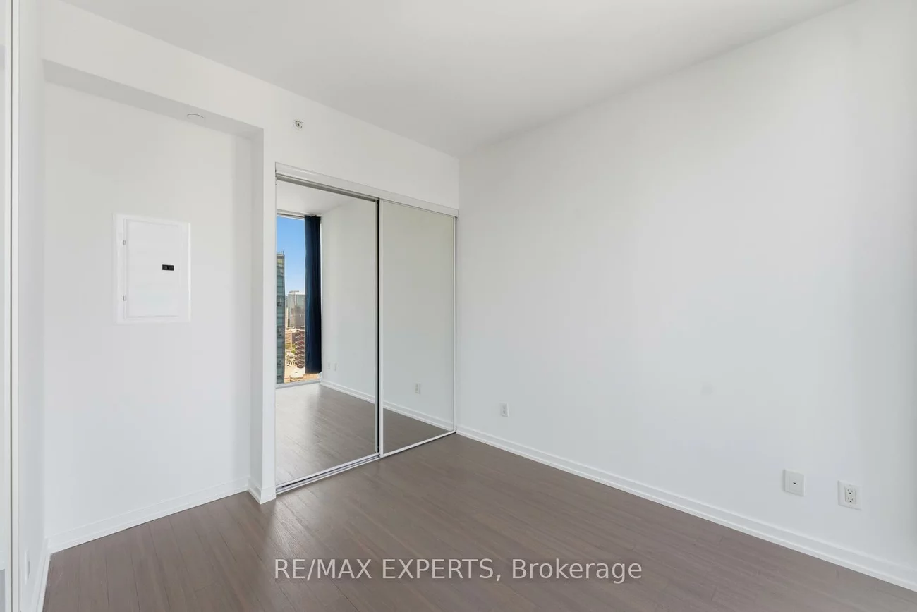 101, Peter, Waterfront Communities C1, Toronto