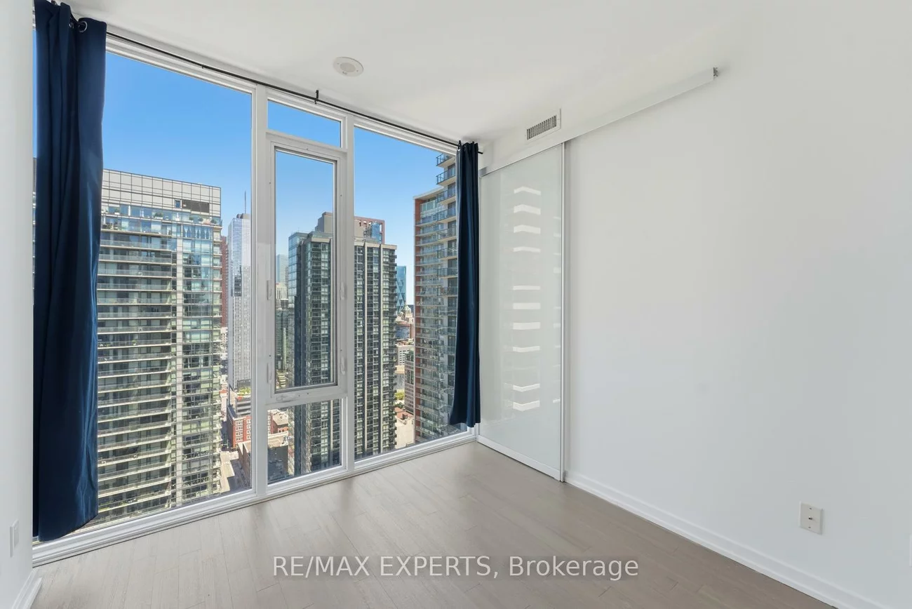 101, Peter, Waterfront Communities C1, Toronto