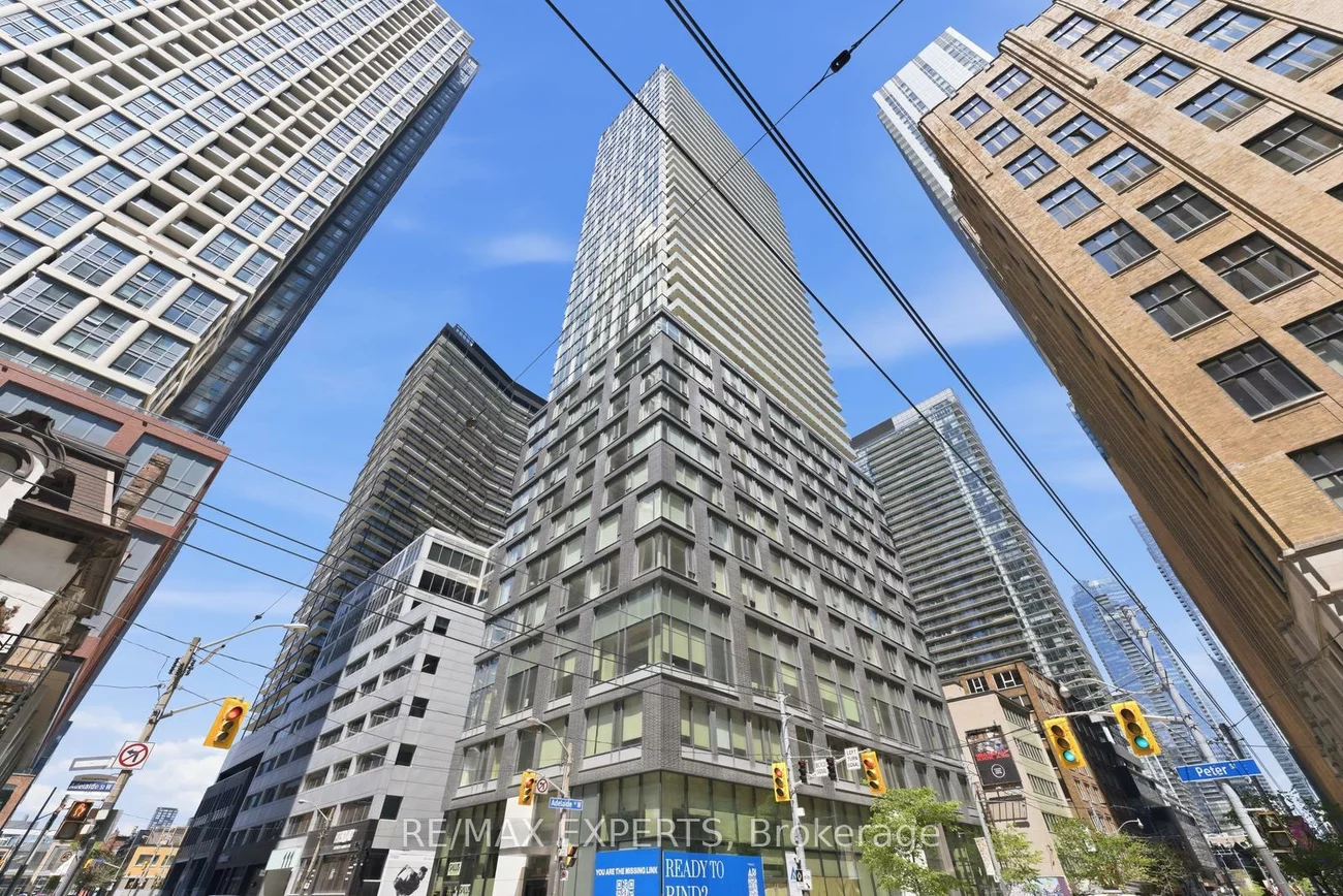 101, Peter, Waterfront Communities C1, Toronto