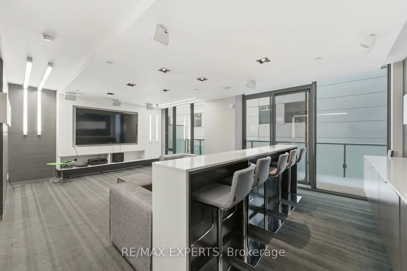 101, Peter, Waterfront Communities C1, Toronto