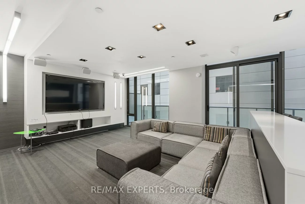 101, Peter, Waterfront Communities C1, Toronto