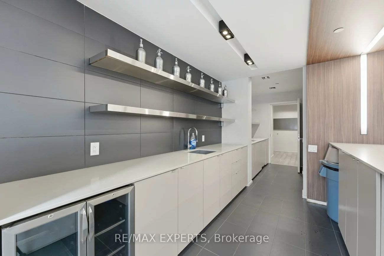 101, Peter, Waterfront Communities C1, Toronto