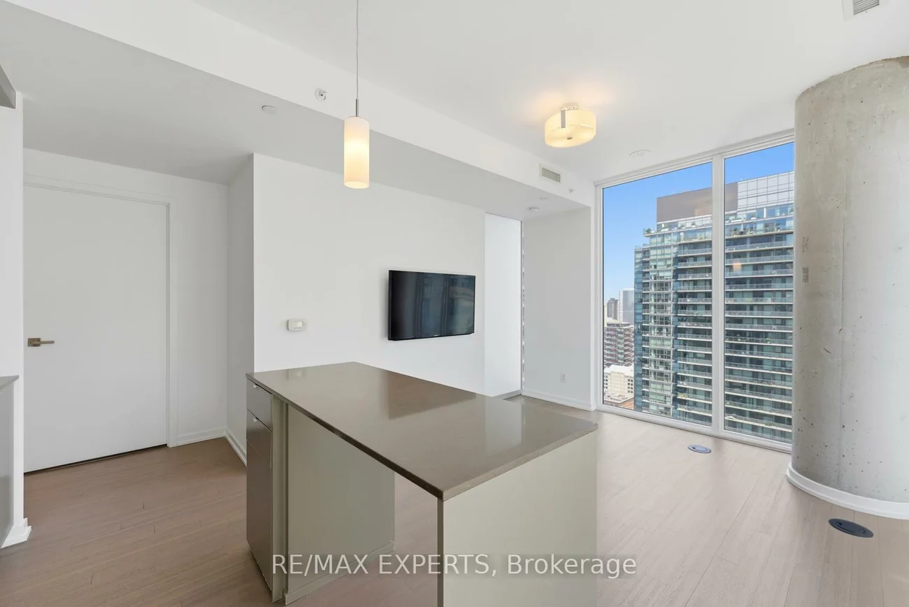 101, Peter, Waterfront Communities C1, Toronto