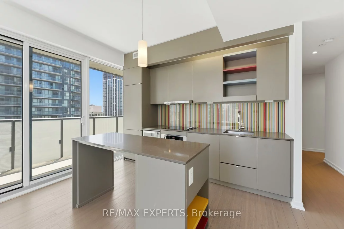 101, Peter, Waterfront Communities C1, Toronto