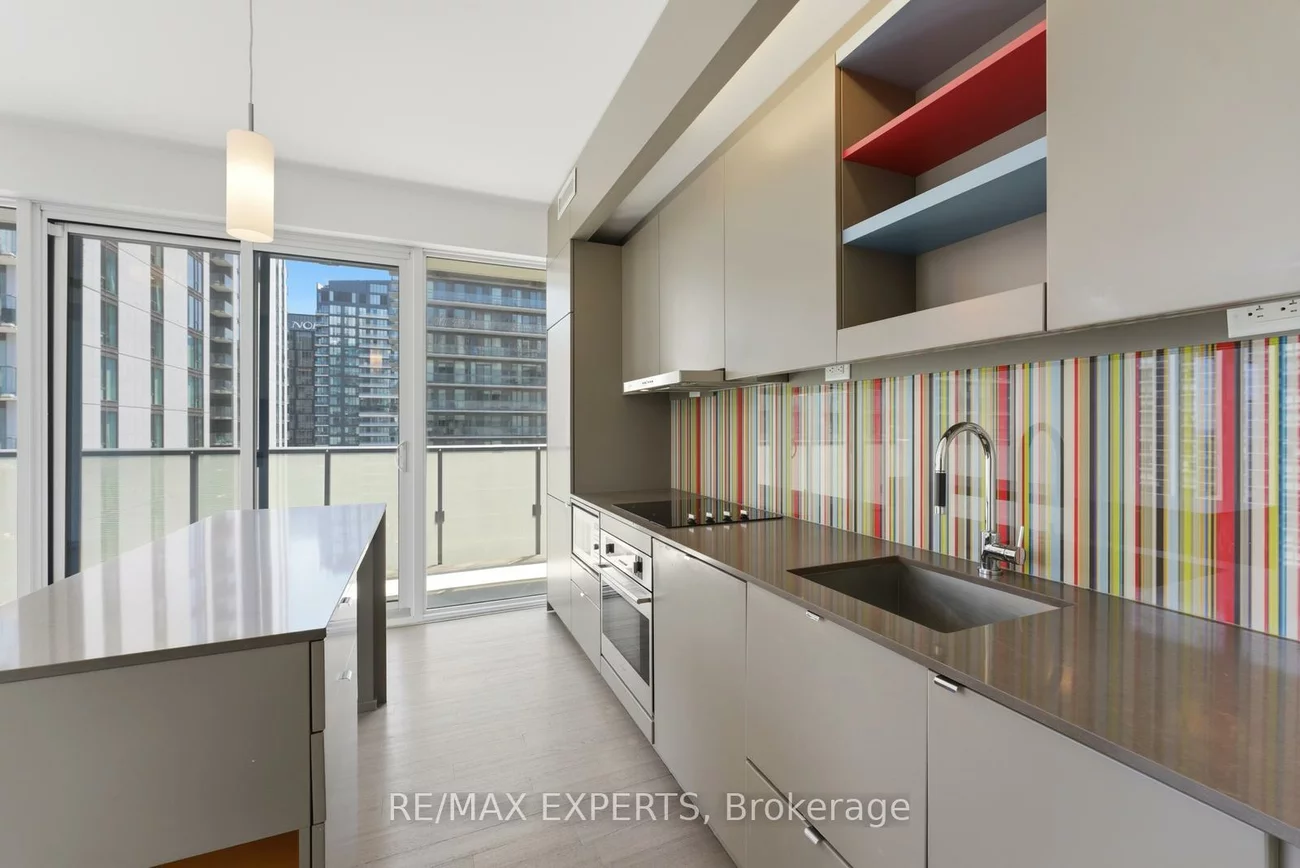 101, Peter, Waterfront Communities C1, Toronto