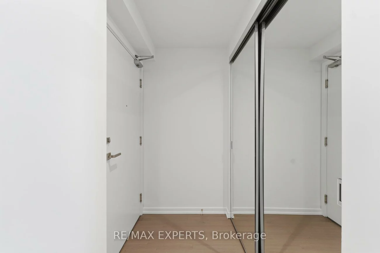101, Peter, Waterfront Communities C1, Toronto