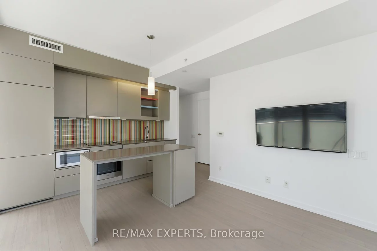 101, Peter, Waterfront Communities C1, Toronto