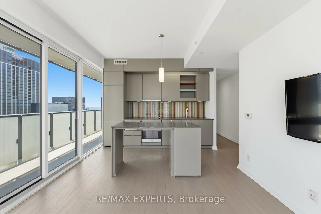 101, Peter, Waterfront Communities C1, Toronto