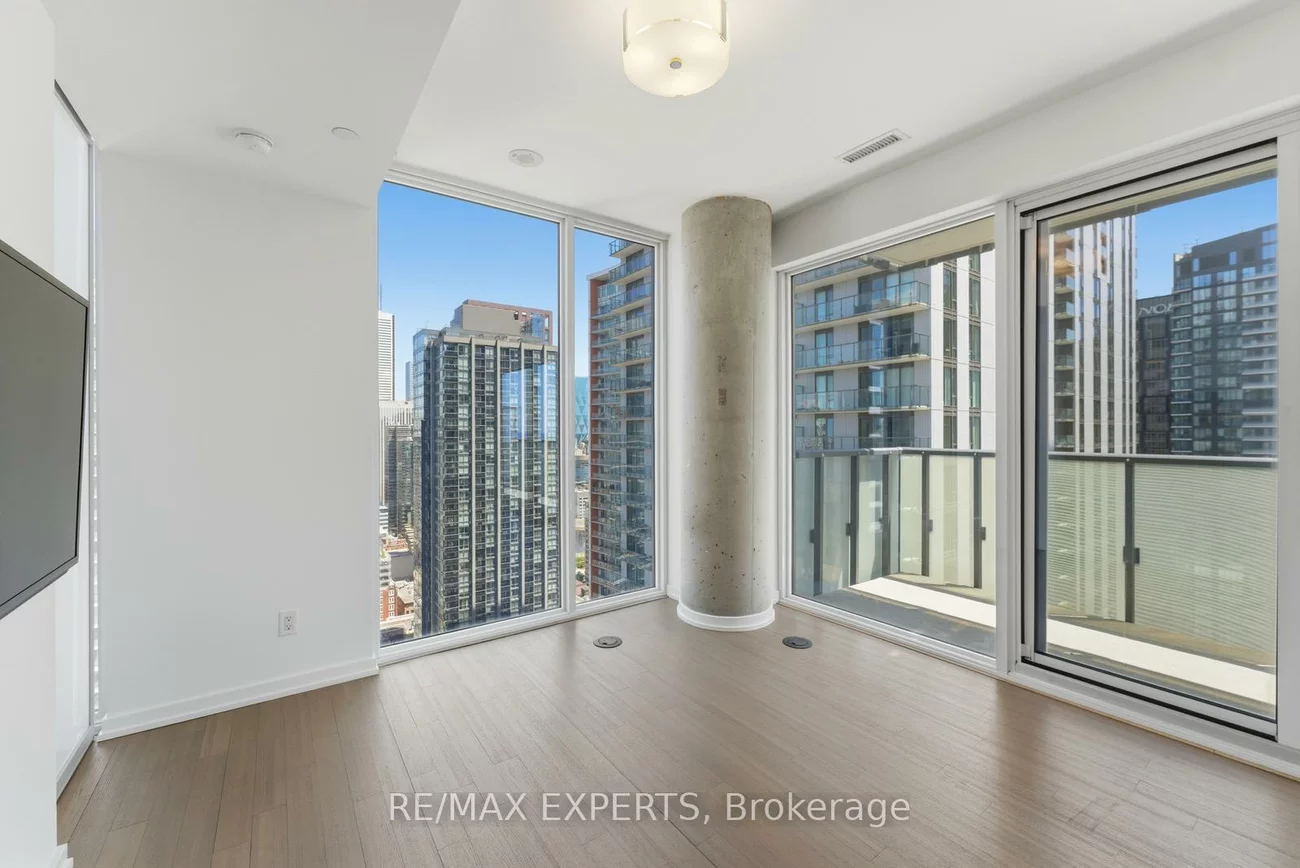 101, Peter, Waterfront Communities C1, Toronto