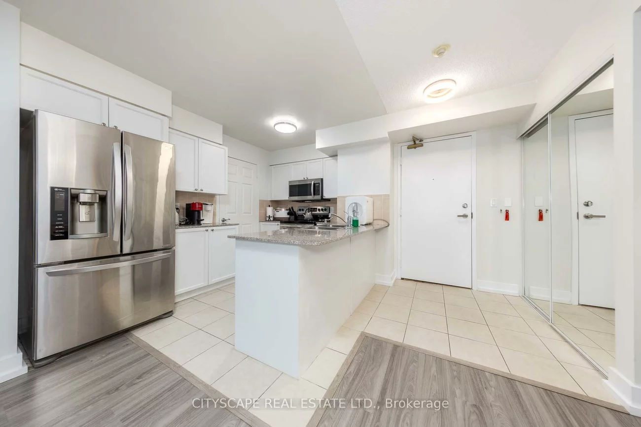 5940, Yonge, Newtonbrook West, Toronto