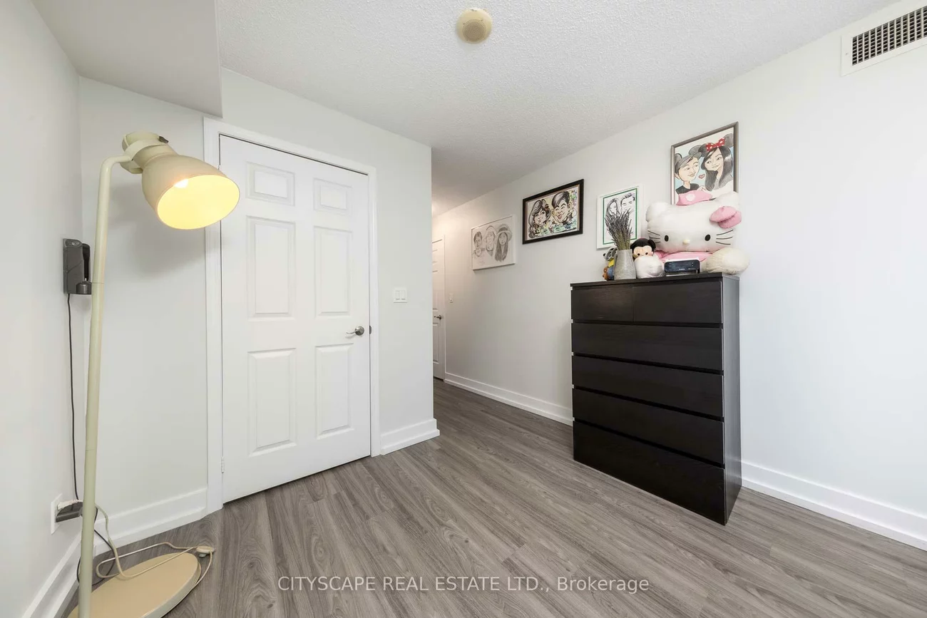 5940, Yonge, Newtonbrook West, Toronto