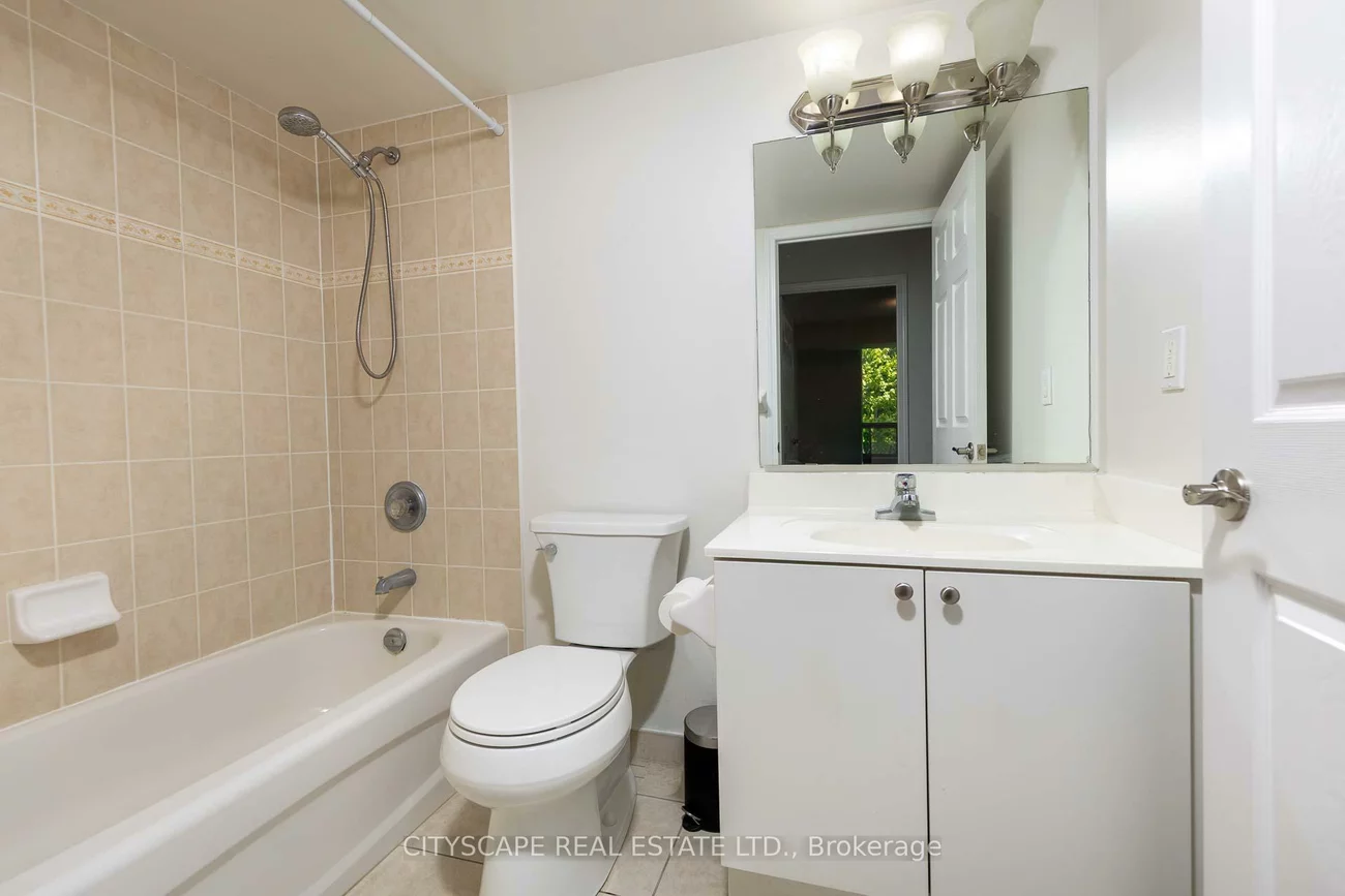 5940, Yonge, Newtonbrook West, Toronto