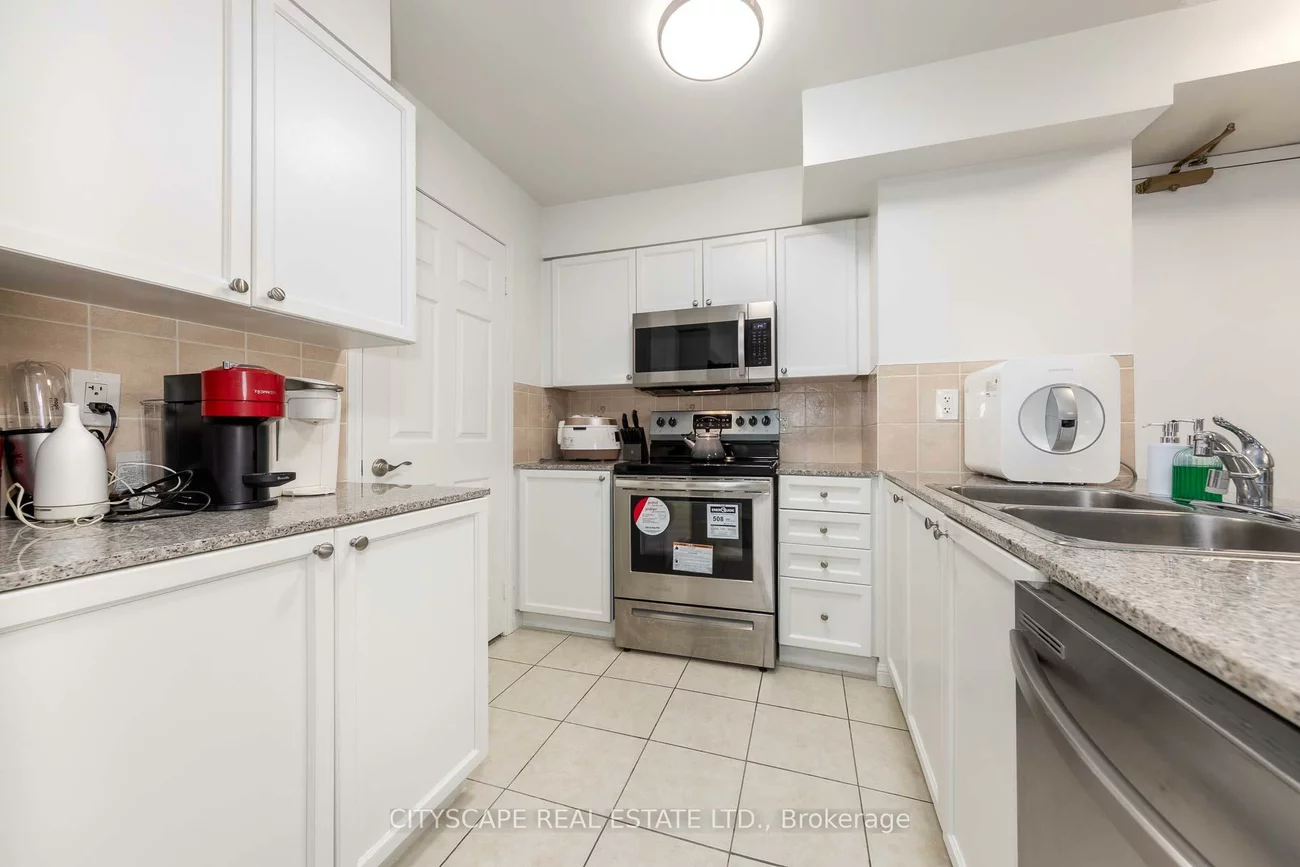 5940, Yonge, Newtonbrook West, Toronto