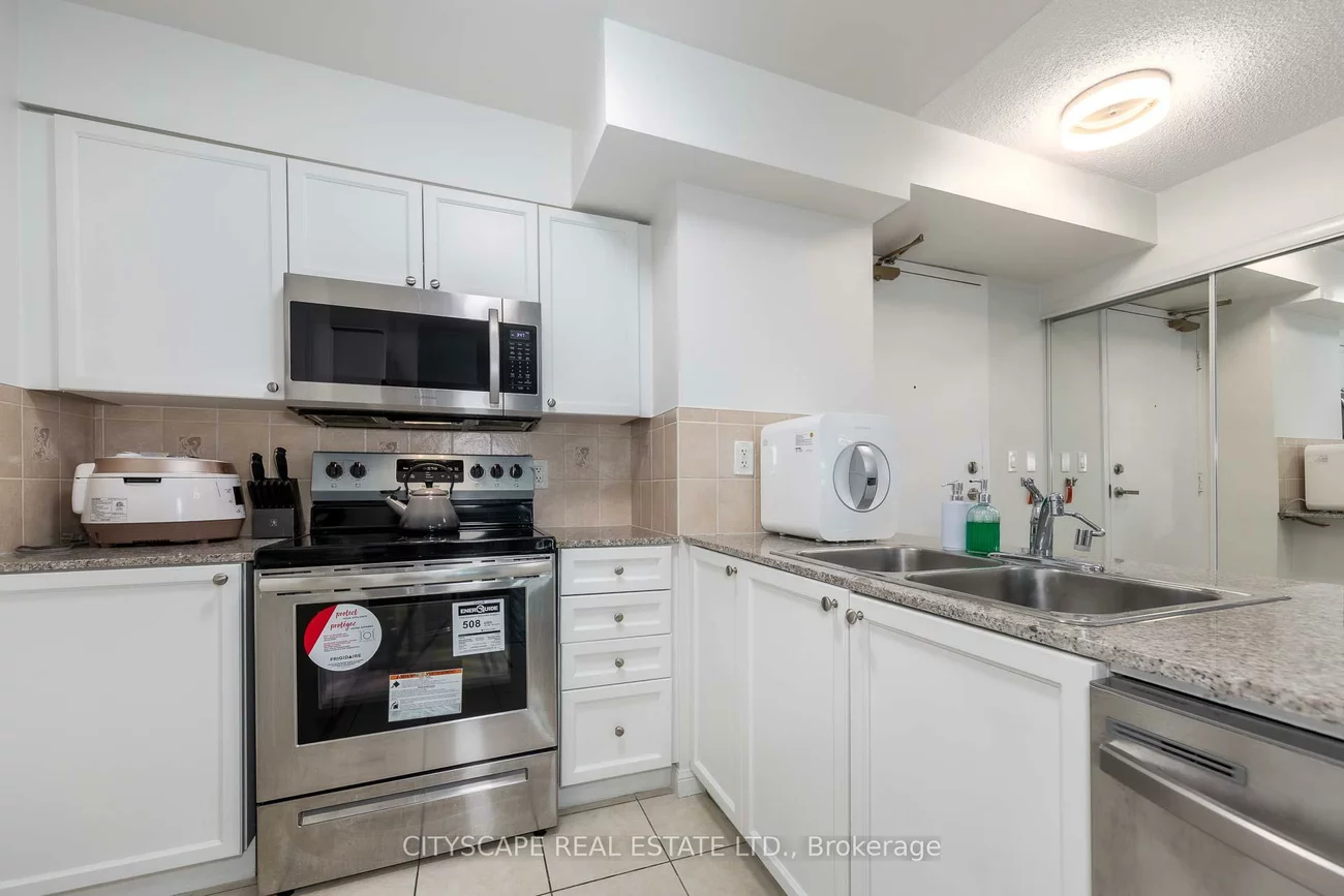 5940, Yonge, Newtonbrook West, Toronto