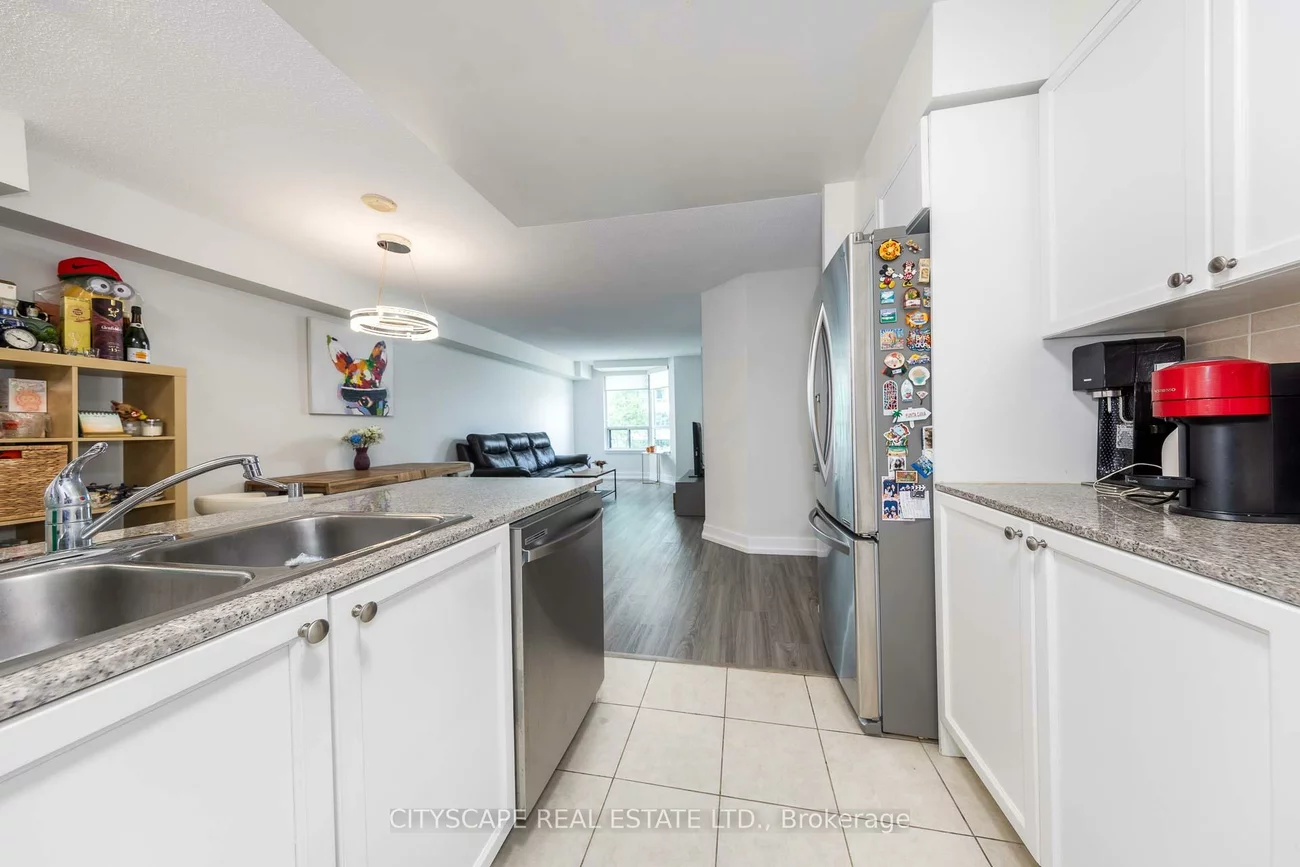 5940, Yonge, Newtonbrook West, Toronto