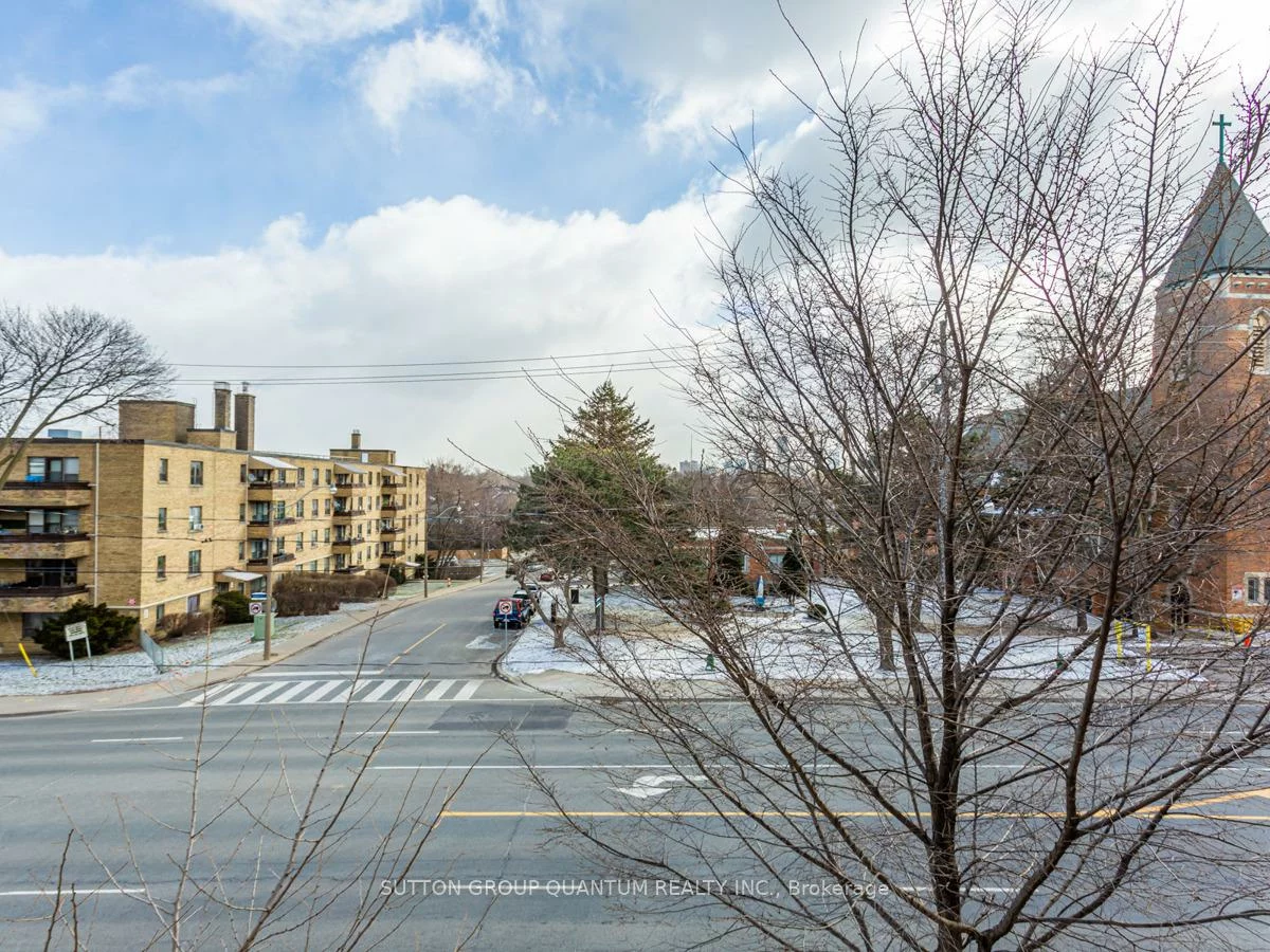 2550, Bathurst, Forest Hill North, Toronto