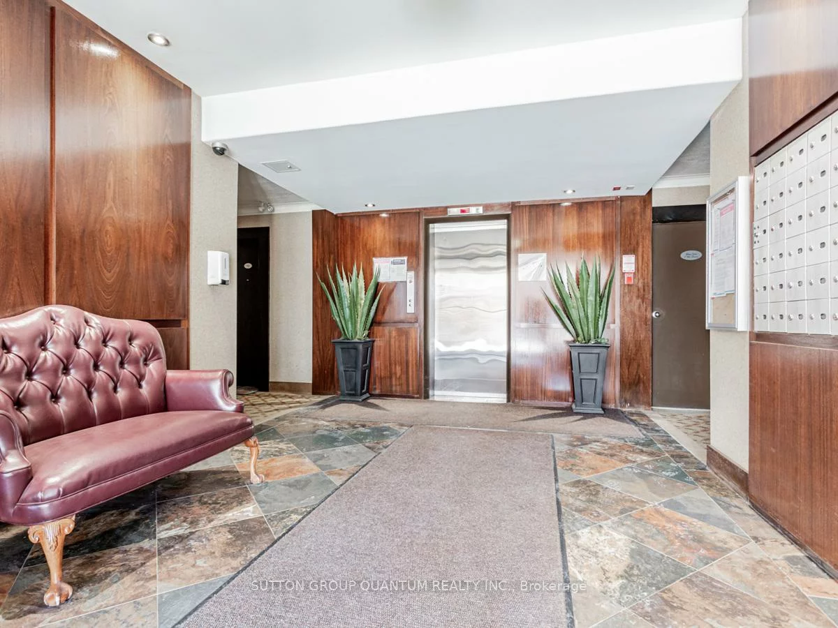 2550, Bathurst, Forest Hill North, Toronto