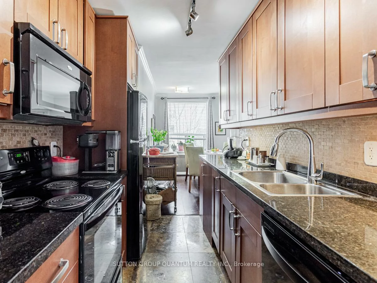 2550, Bathurst, Forest Hill North, Toronto