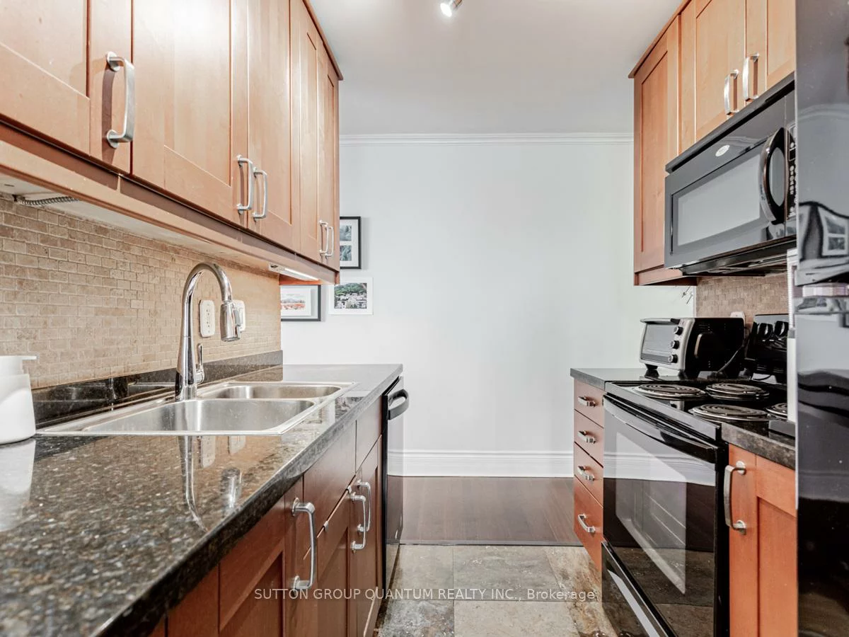 2550, Bathurst, Forest Hill North, Toronto