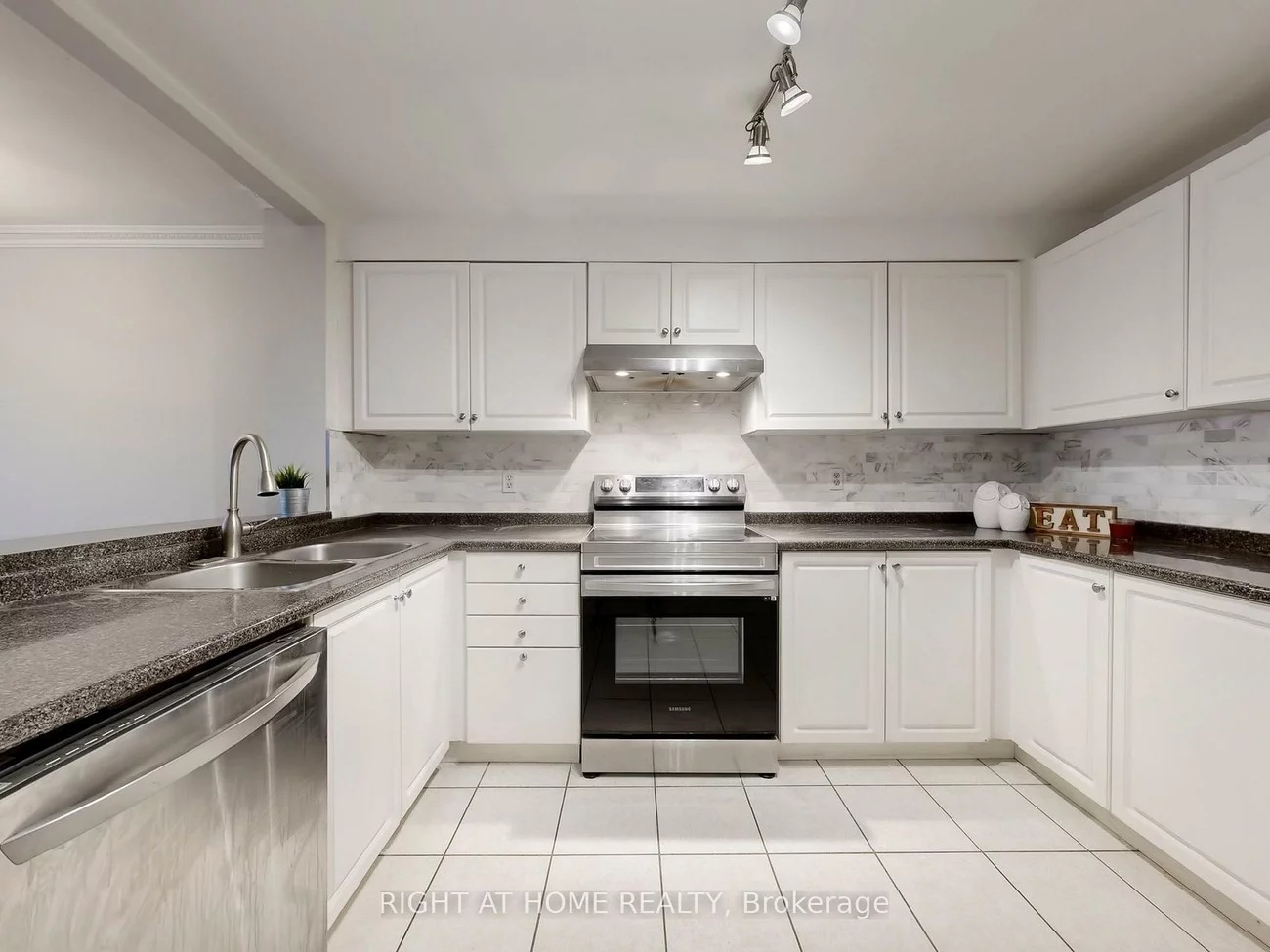 108, Finch, Newtonbrook West, Toronto